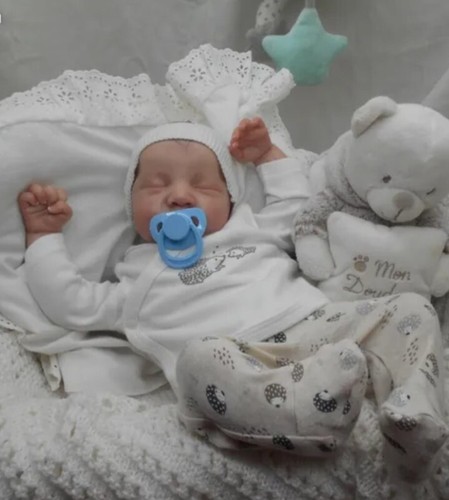 Joli bébé reborn peu - d'un,